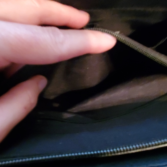 🖤🤍🤎Kenneth Cole Reaction handbag - Picture 7 of 8